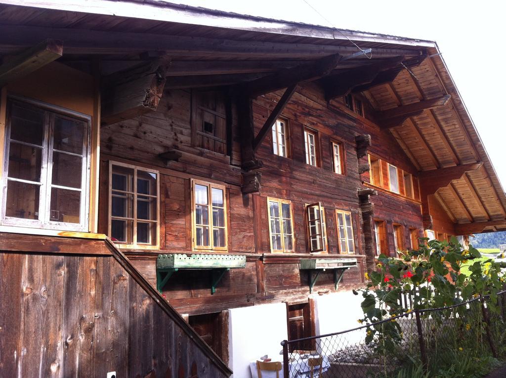 Гостевой дом 400-Year-Old Vintage Swiss Chalet Больтиген Экстерьер фото
